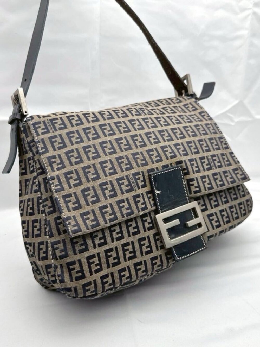 Fendi Mamma Zucca Bucket Baguette Navy Tan Flap Bag Purse Tote FF - Picture 2 of 16